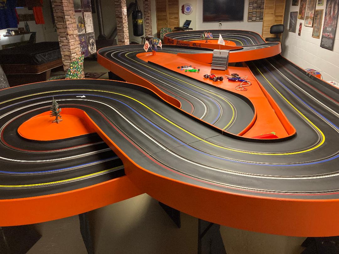 1/32 and 1/24 slot car racing in Dover DE Coyote-Raceway-Park