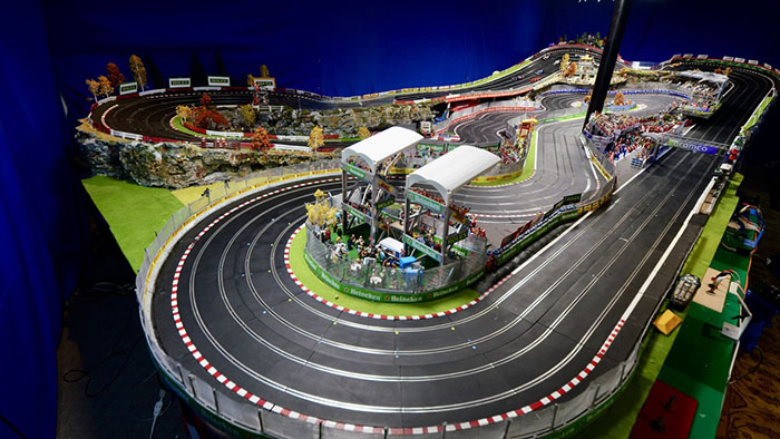 a nicely landscaped slot car track - 4 lanes - 1-32 slot car racing in New Jersey Pomona-Speedway